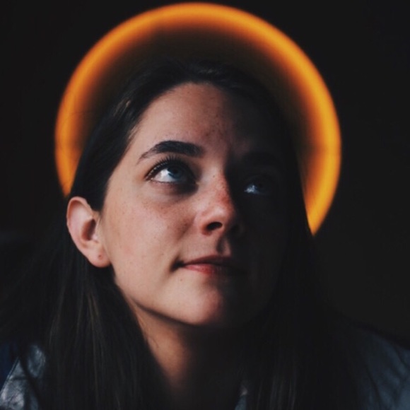 Meet your Posher, Hailey - Picture 1 of 1